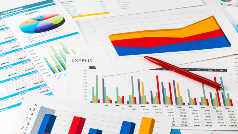 Gráficos coloridos, agrupando informações estratégicas de gestão para melhores resultados